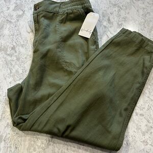 NWT Wonderly Sage Green Casual Pants. Size L.